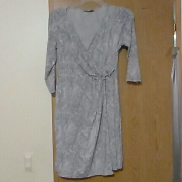 Dress - Picture 4 of 6